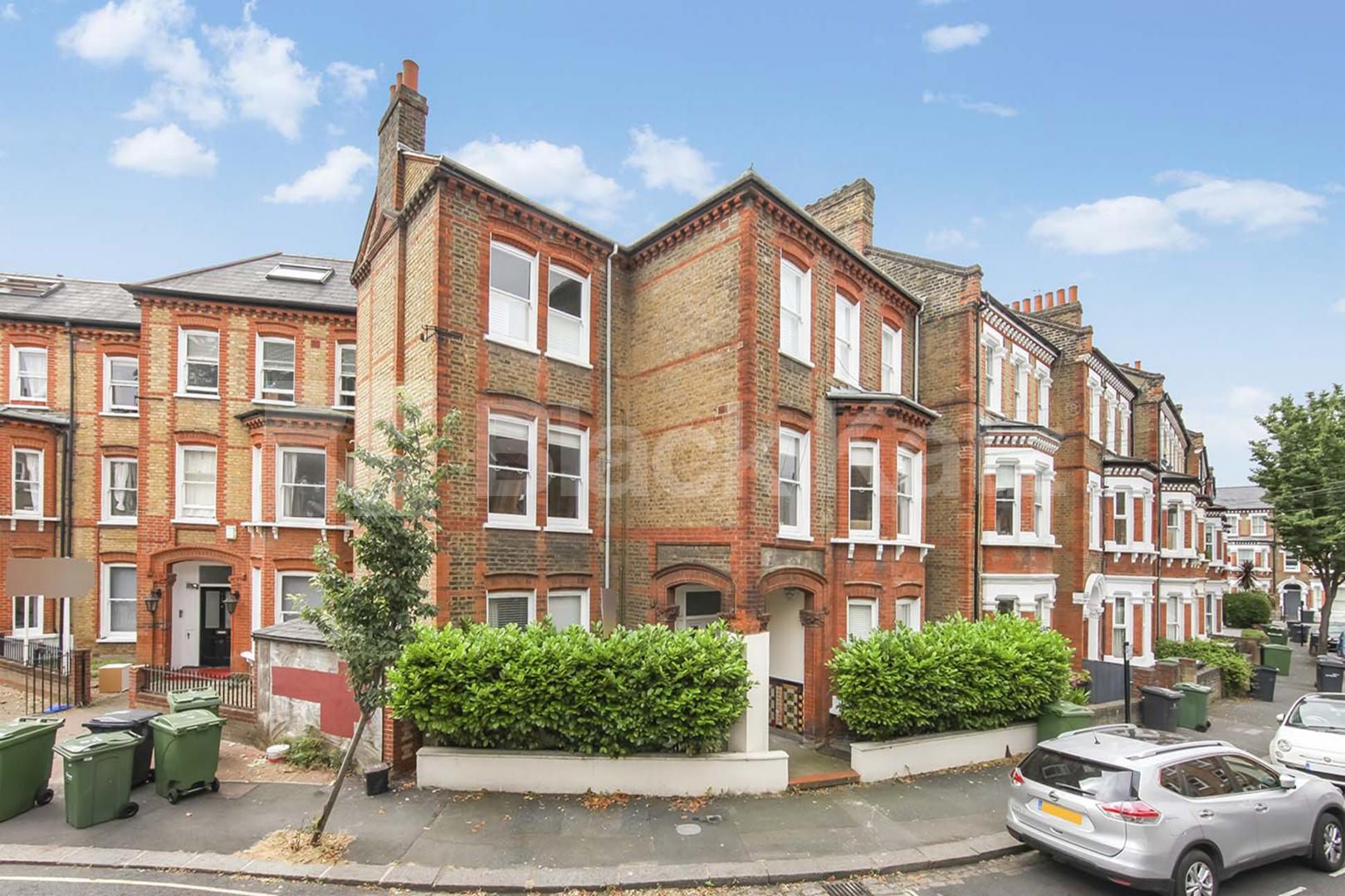 Triplex & offering 1160 Sq. Ft. of living & entertaining space Kendoa Road, Clapham